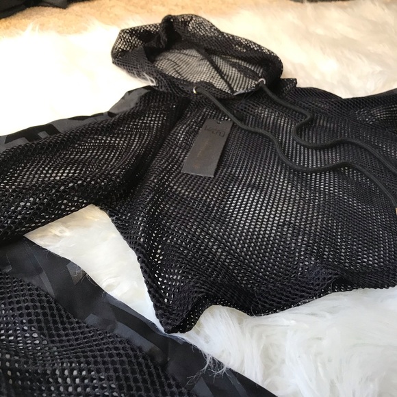 LF Tops - LF✨|| cropped mesh sweater